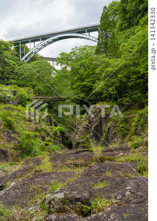 高千穂峡の渓谷と高千穂三橋の景観・宮崎県 高千穂峡の渓谷と高千穂三橋の景観・宮崎県 141342330
