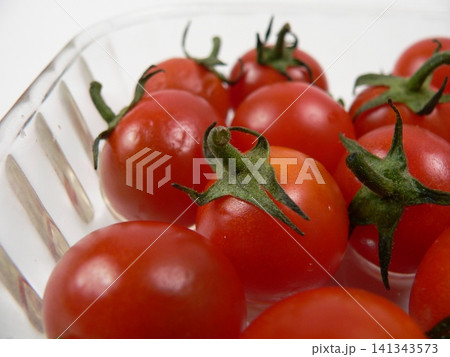 ミニトマトのクローズアップ ミニトマトのクローズアップ 141343573