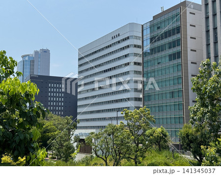 住友生命新大阪北ビル(写真中央。大阪市淀川区宮原。スミセイ情報システム大阪本社など) 住友生命新大阪北ビル(写真中央。大阪市淀川区宮原。スミセイ情報システム大阪本社など) 141345037