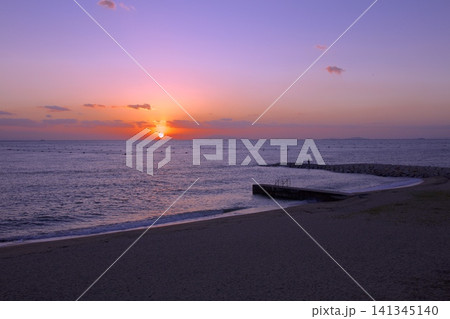 林崎松江海岸より見る播磨灘に沈みゆく夕陽 141345140