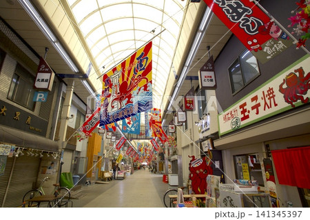 明石・「魚の棚(うおのたな・うおんたな)商店街」のお正月の風物詩・大漁旗 明石・「魚の棚(うおのたな・うおんたな)商店街」のお正月の風物詩・大漁旗 141345397