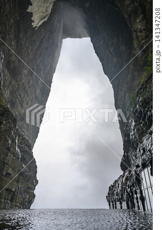 Huge arch of the 'Heavenly Gate' in the fog in the Tianmenshan Mountains near Zhangjajie, China 141347208