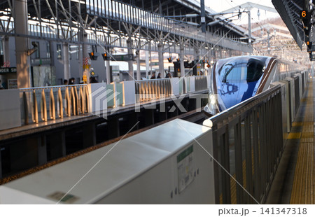 軽井沢駅のホーム(長野県北佐久郡軽井沢町) 軽井沢駅のホーム(長野県北佐久郡軽井沢町) 141347318