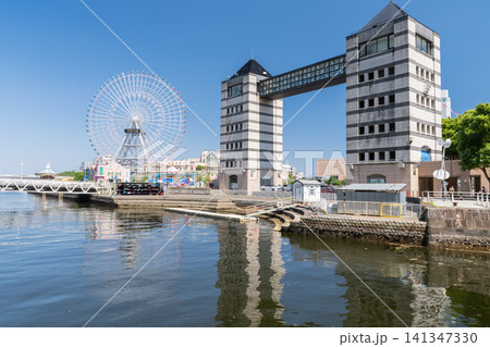 横浜みなとみらいの運河の風景 141347330