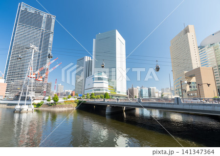横浜・桜木町の高層ビル群と都市風景 横浜・桜木町の高層ビル群と都市風景 141347364