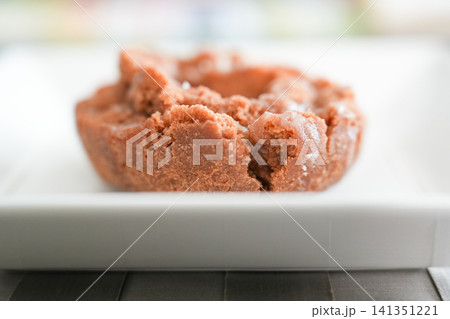 チョコオールドファッションの側面をクローズアップした写真 チョコオールドファッションの側面をクローズアップした写真 141351221