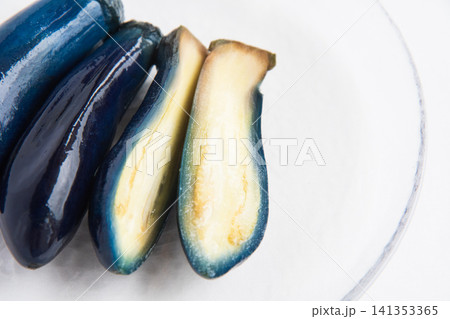 みずみずしい小茄子の漬物 みずみずしい小茄子の漬物 141353365