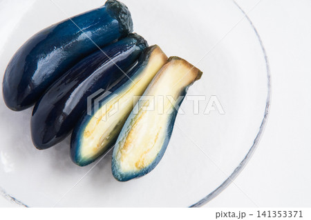 みずみずしい小茄子の漬物 141353371