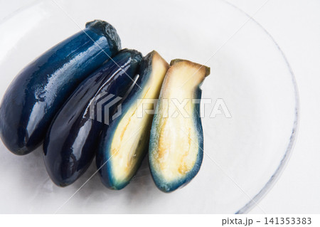 みずみずしい小茄子の漬物 みずみずしい小茄子の漬物 141353383