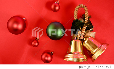 クリスマスオーナメントの金の鐘 クリスマスオーナメントの金の鐘 141354391