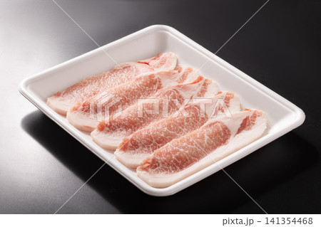 ［国内産］豚ロース肉　焼肉用（厚切り） 141354468