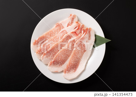 ［国内産］豚ロース肉　焼肉用（厚切り） 141354473