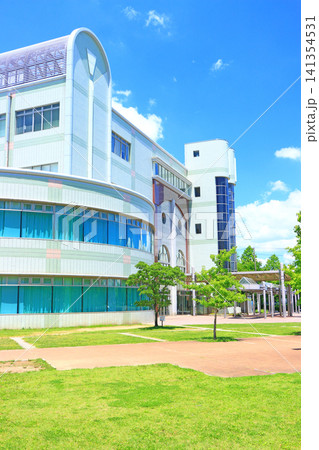 岐阜県各務原市、各務原市立中央図書館の風景 岐阜県各務原市、各務原市立中央図書館の風景 141354531