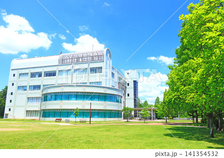 岐阜県各務原市、各務原市立中央図書館の風景 岐阜県各務原市、各務原市立中央図書館の風景 141354532