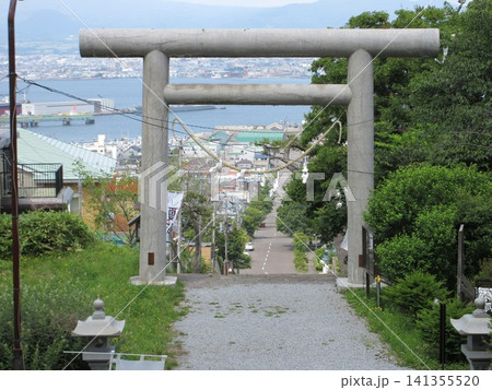 山上大神宮の鳥居から函館湾を望む!北海道函館市 山上大神宮の鳥居から函館湾を望む!北海道函館市 141355520