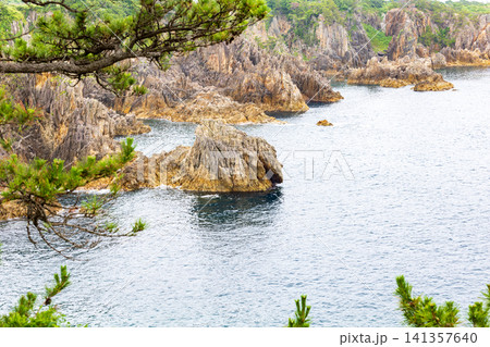 佐渡島の景勝地、尖閣湾の風景 佐渡島の景勝地、尖閣湾の風景 141357640