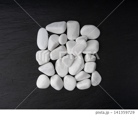 White marble pebble, decorative garden stone 141359729