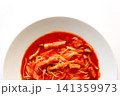 白背景の真上から見たトマトスープパスタ 141359973