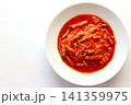 白背景の真上から見たトマトスープパスタ 141359975