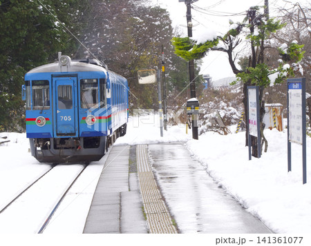 京都丹後鉄道・宮津線(宮豊線)「コウノトリの郷」駅の冬景色 京都丹後鉄道・宮津線(宮豊線)「コウノトリの郷」駅の冬景色 141361077