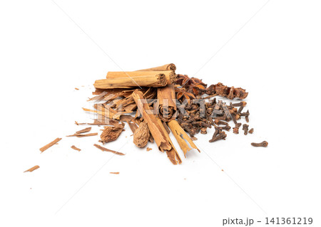 Ceylon Cinnamon Isolated, Cinnamomum Verum Bark, Zeylanicum, Real Original Cinnamon Sticks Ceylon Cinnamon Isolated, Cinnamomum Verum Bark, Zeylanicum, Real Original Cinnamon Sticks 141361219