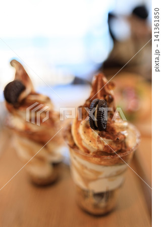 きれいな海を一望できるカファで食べる美味しいランチ きれいな海を一望できるカファで食べる美味しいランチ 141361850