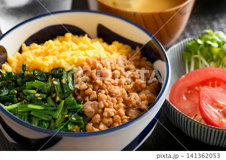 三色丼 三色丼 141362053