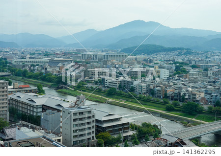 ホテルオークラ京都から見た朝の京都の街並み(2026年7月撮影) ホテルオークラ京都から見た朝の京都の街並み(2026年7月撮影) 141362295