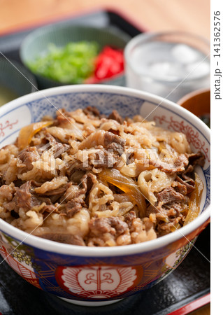 牛丼 141362576