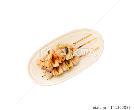 塩味で食べる焼き鳥(ねぎま)【白背景・切り抜き】 塩味で食べる焼き鳥(ねぎま)【白背景・切り抜き】 141363088