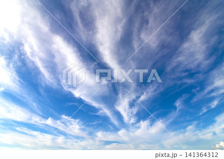 美しい青空と白い雲 美しい青空と白い雲 141364312