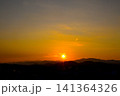 山並に昇る　美しい日の出 141364326