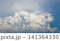 夏空に力強く湧き出る積乱雲 141364330