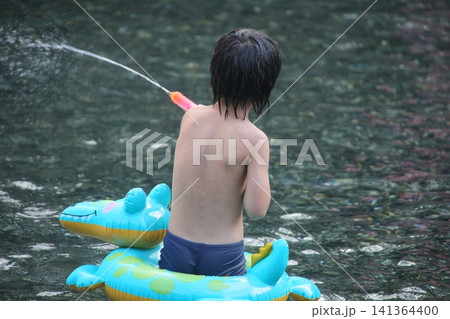 水遊び 141364400