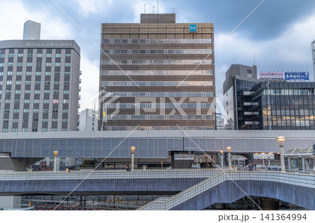 東京メトロ本社ビルとペデストリアンデッキの夕景【東京都台東区東上野】 東京メトロ本社ビルとペデストリアンデッキの夕景【東京都台東区東上野】 141364994