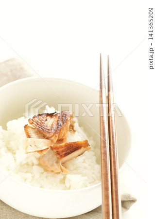 焼き鮭とご飯 141365209