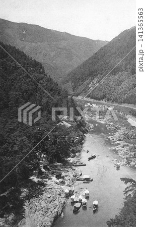 古写真 1918-1933年 京都 保津峡で川下りをする舟 古写真 1918-1933年 京都 保津峡で川下りをする舟 141365563