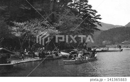 古写真 1918-1933年 京都 嵐山の渡し舟 古写真 1918-1933年 京都 嵐山の渡し舟 141365883