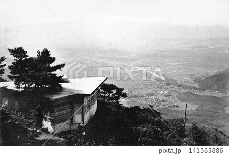 古写真 1928-1933年 京都 比叡山の四明岳(現在のガーデンミュージアム比叡)から望む京都市街 古写真 1928-1933年 京都 比叡山の四明岳(現在のガーデンミュージアム比叡)から望む京都市街 141365886