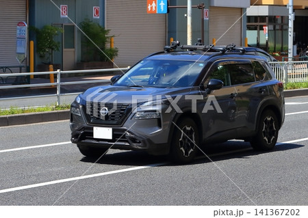 国産のミドルサイズSUV車両 141367202