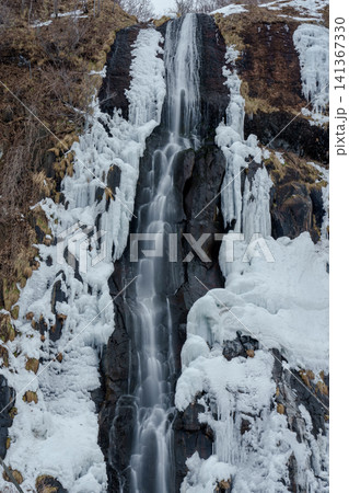 北海道石狩市浜益の白銀の滝 厳冬期の氷瀑と流れる滝の絶景素材 北海道石狩市浜益の白銀の滝 厳冬期の氷瀑と流れる滝の絶景素材 141367330