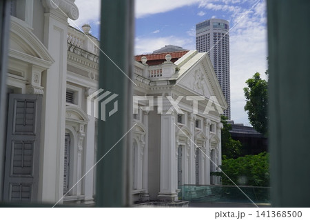 Classic Architecture Meets Modern Urban Skyline Classic Architecture Meets Modern Urban Skyline 141368500