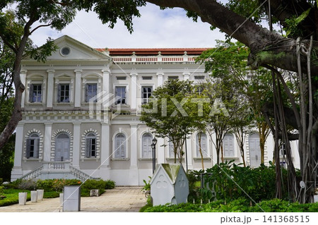 Historic Colonial Building Surrounded by Lush Greenery 141368515