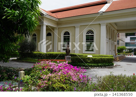 Colonial Architecture and Vibrant Bougainvillea Garden 141368550