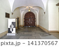 ポーランド　ワルシャワ　ワルシャワ王宮　（Royal Castle）　中庭の入口 141370567