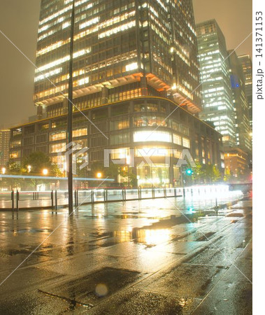 雨降る夜の都会 雨降る夜の都会 141371153