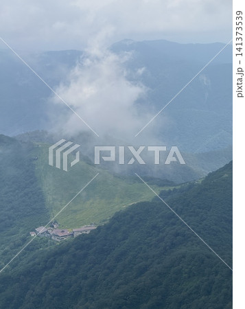 谷川岳登山道から望む天神平と流れる雲 谷川岳登山道から望む天神平と流れる雲 141373539
