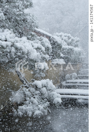 雪の京都社家の風景 雪の京都社家の風景 141374567