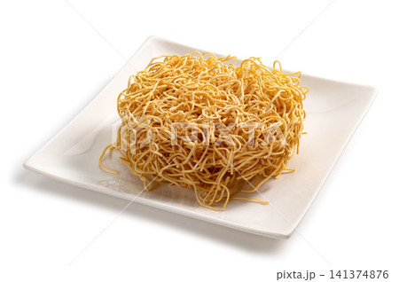 かた焼ソバの硬い麺 141374876