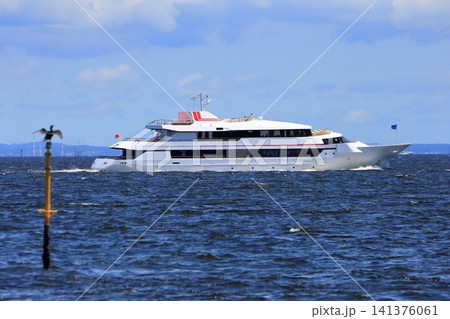 東京湾と貸切クルーザー 東京湾と貸切クルーザー 141376061